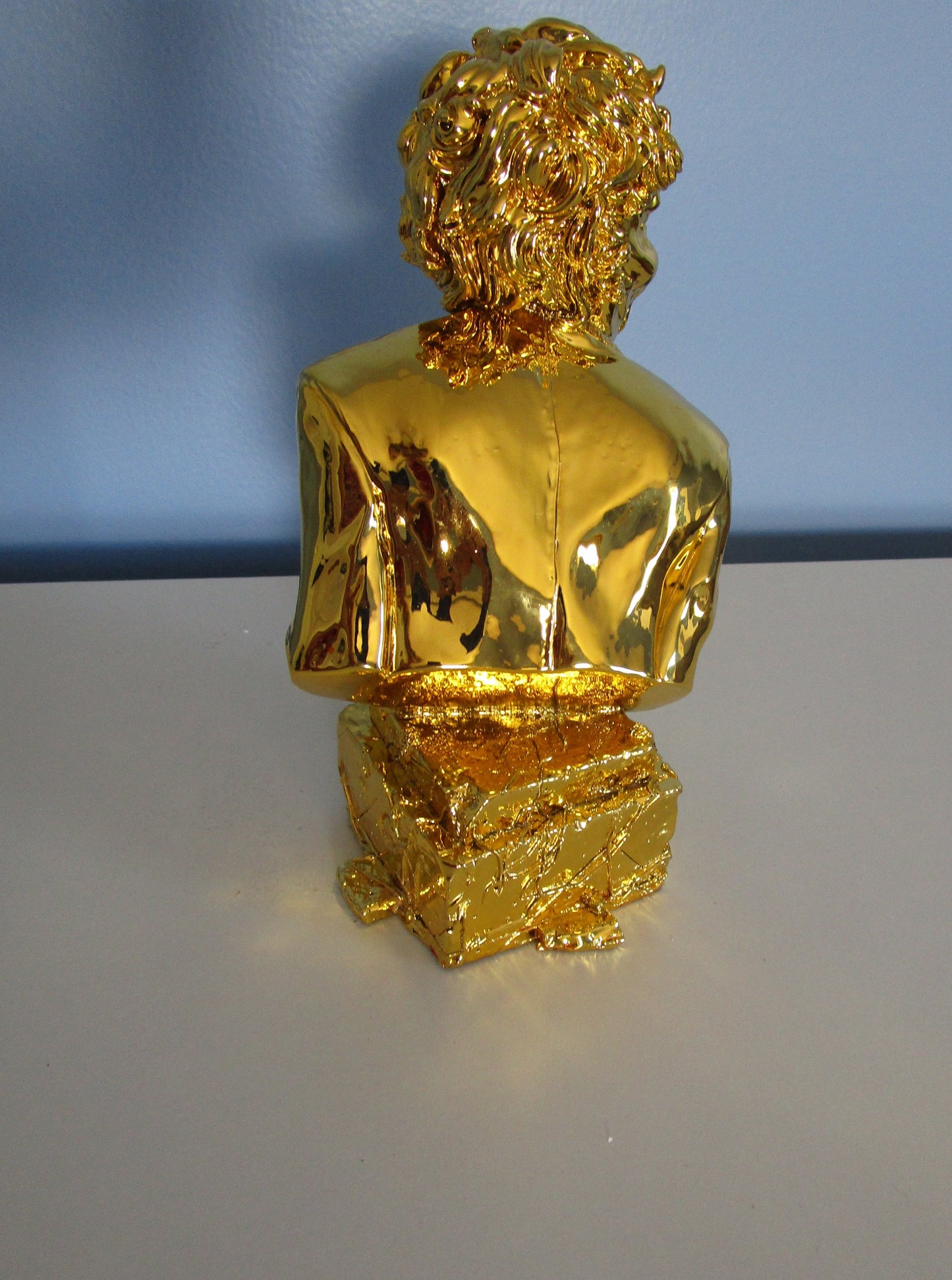 Michael Jackson thriller gold statue