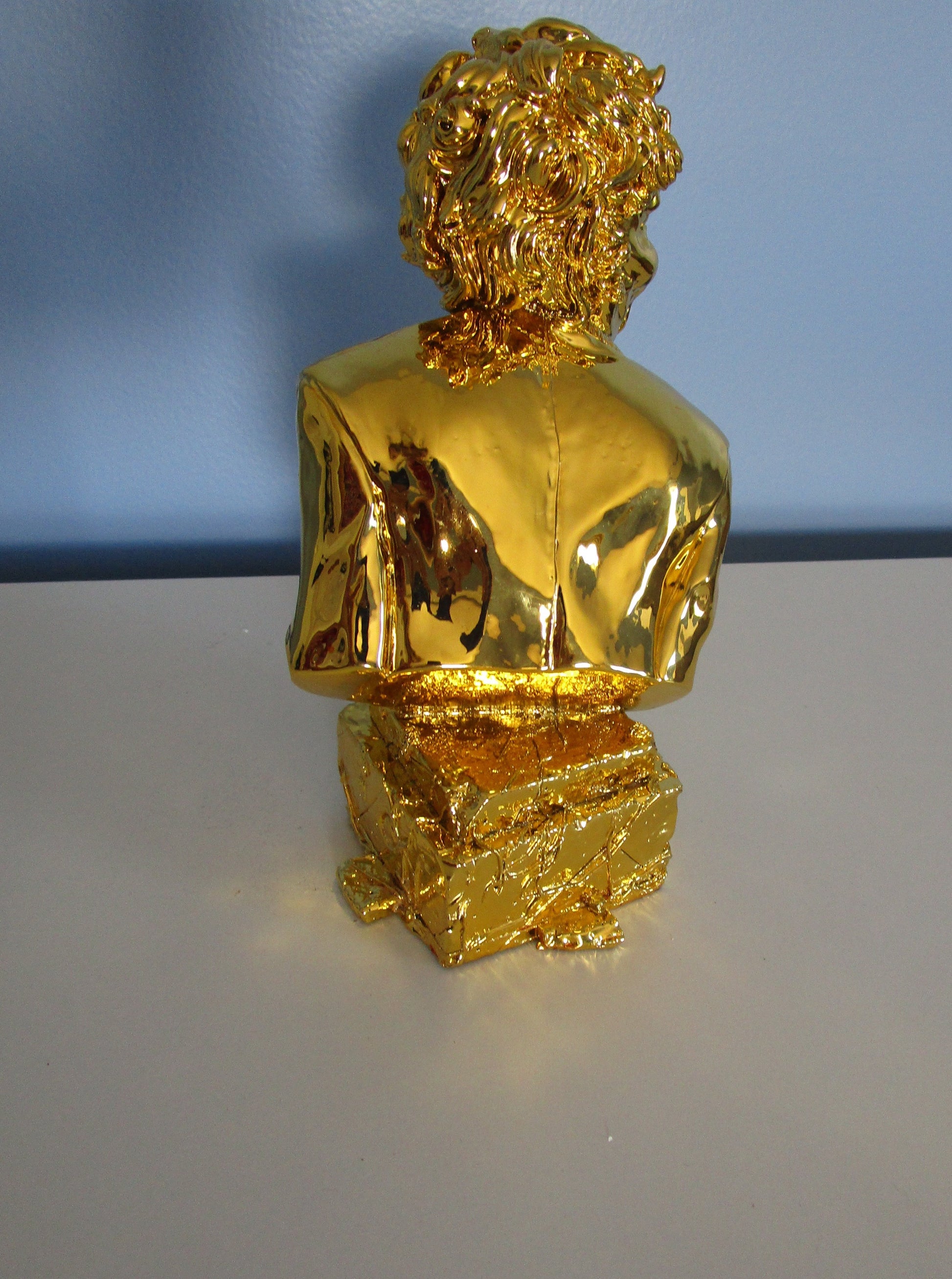 Michael Jackson thriller gold statue